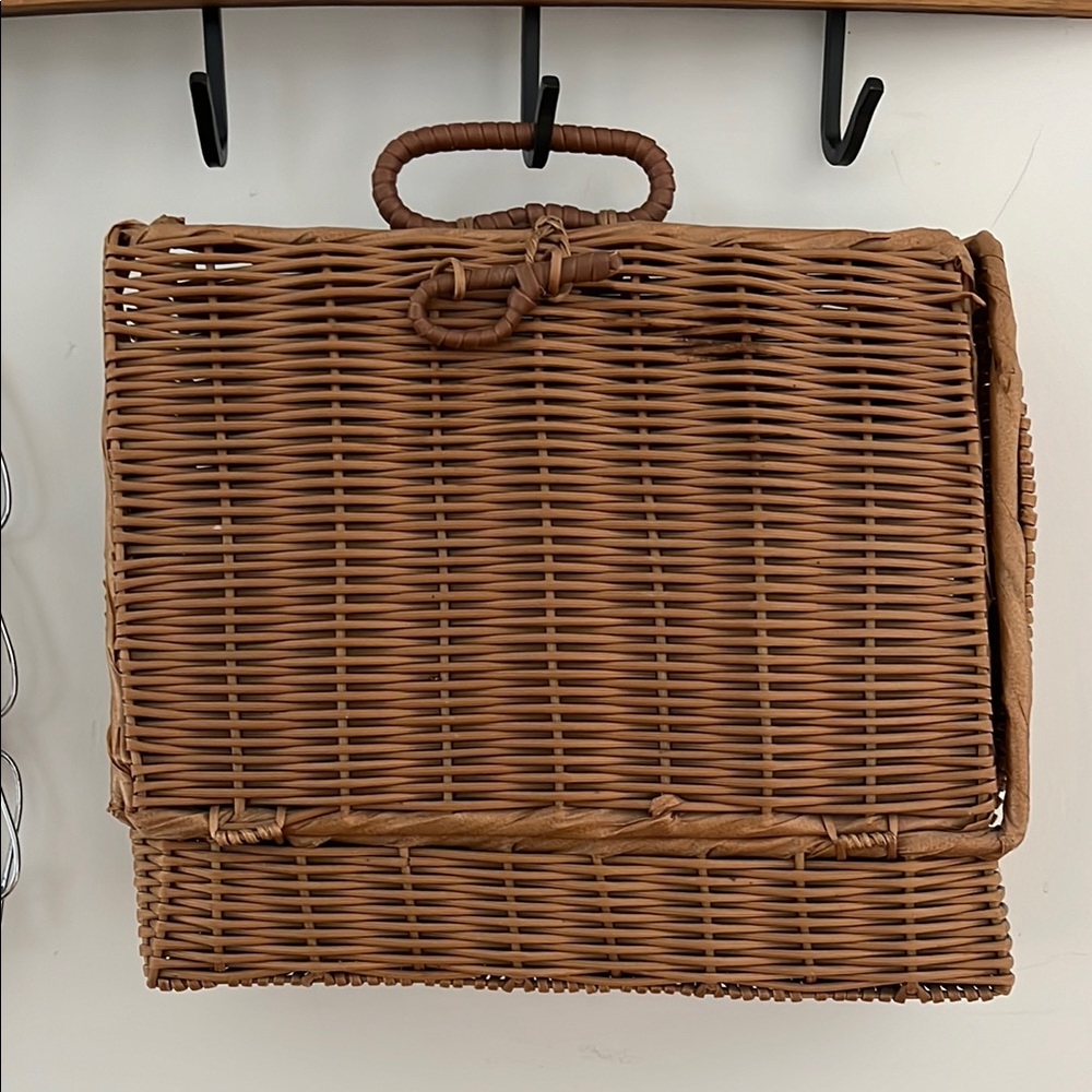 Vintage wine basket